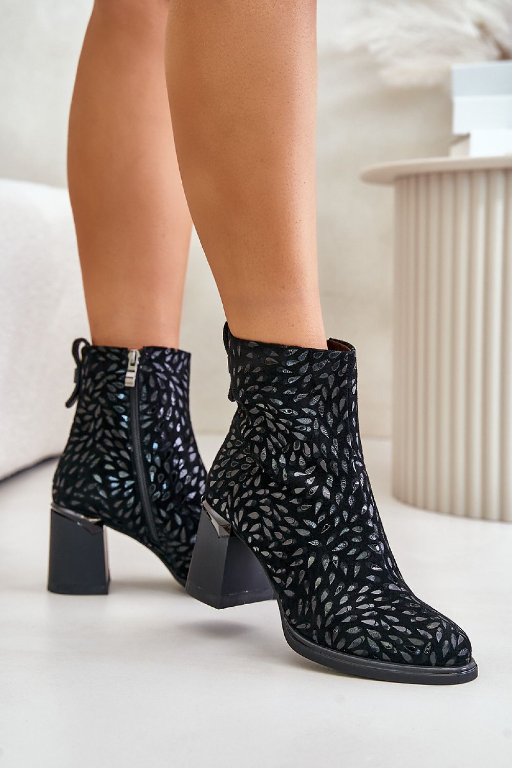 Heel boots model 201527